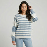 Kötött pulóver pamut keverékből, laza szabással és modern csíkokkal