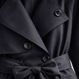 Hosszú ujjú trench coat, övvel és dupla gombolással