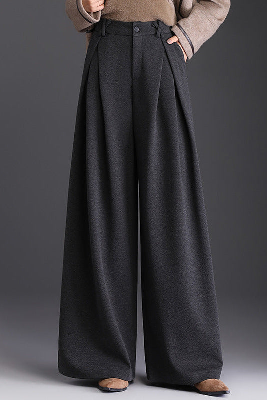 Széles nadrág elülső redőkkel