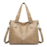 Simább crossbody táska tágas formával
