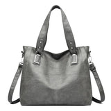 Simább crossbody táska tágas formával