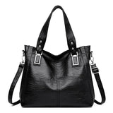 Simább crossbody táska tágas formával