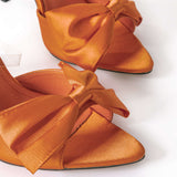 Magas sarkú slingback cipők masnival