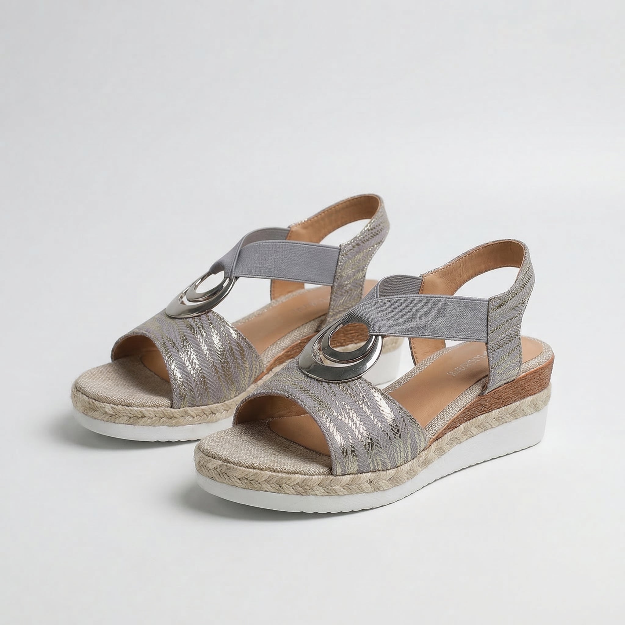 Elegáns kényelmes platform szandál